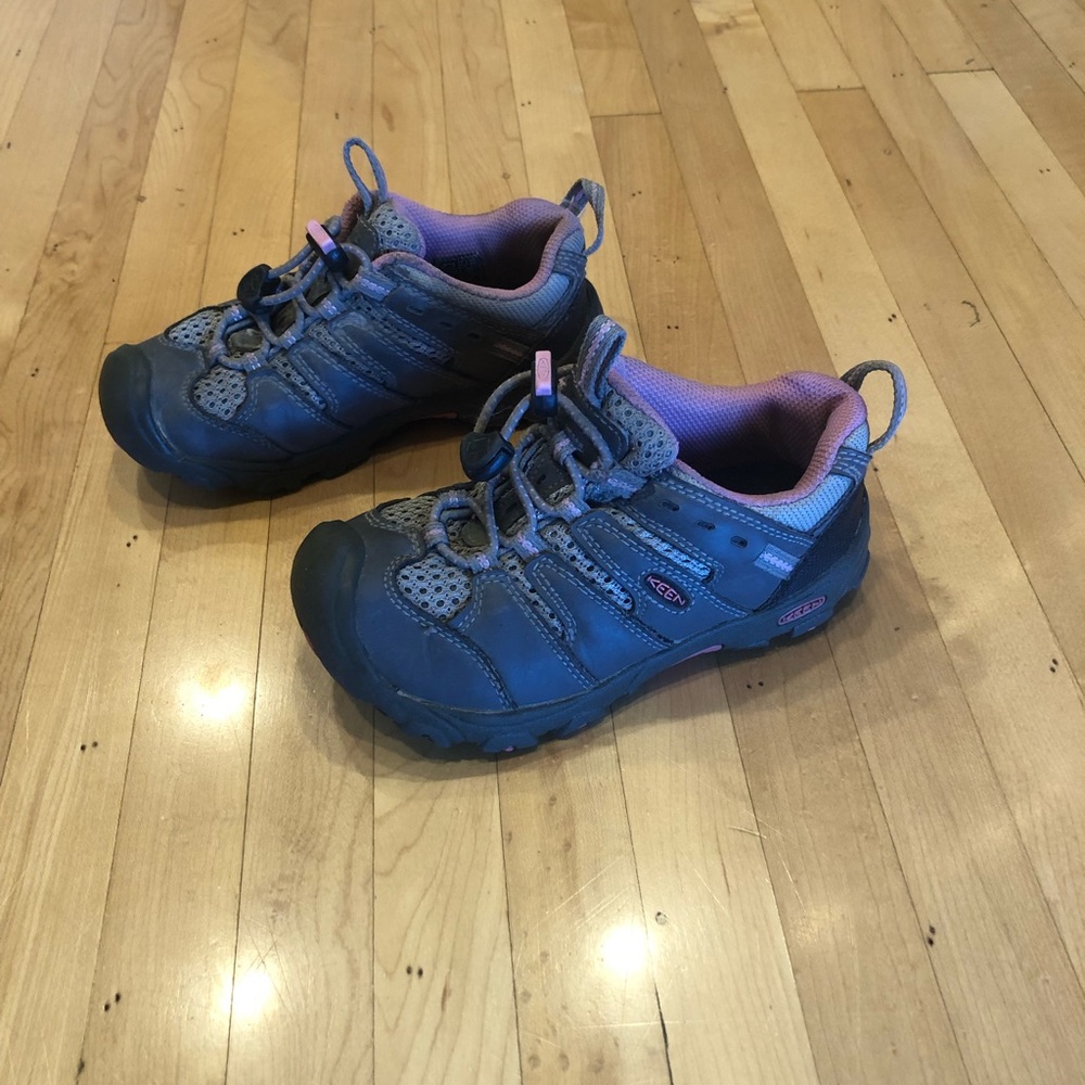 Keen Gray/Pink Waterproof hiking Boots - Girls 11